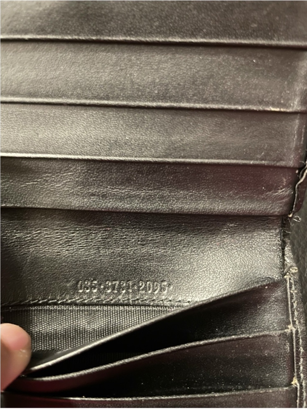 Gucci Black Leather Wallet with Silver G Buckle - Picture 3 of 9